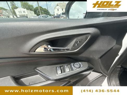Certified 2025 Chevrolet Trax RS w/ Driver Confidence Package FWD image 22