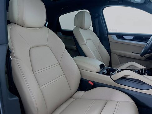 Certified 2026 Porsche Cayenne Coupe image 27