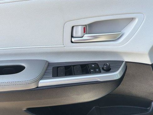Certified 2025 Toyota Sienna XLE FWD image 12
