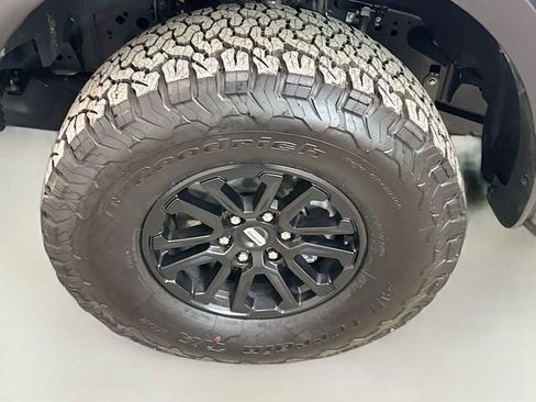 Used 2025 Ford F150 Raptor AWD/4WD image 33