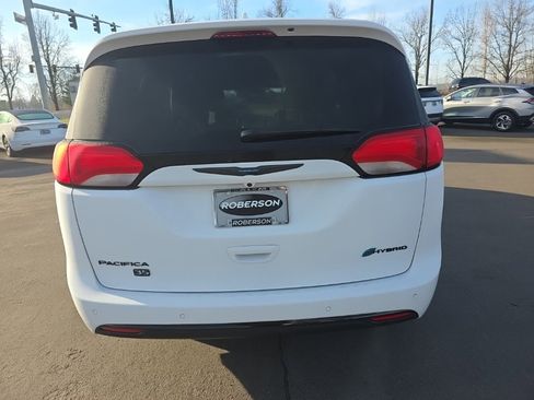 Certified 2020 Chrysler Pacifica Limited image 4