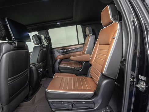 Used 2024 GMC Yukon XL Denali Ultimate image 10