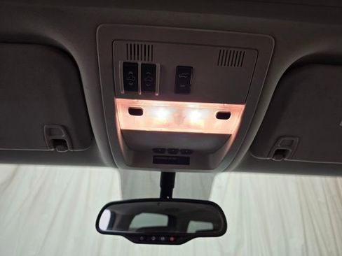 Used 2013 GMC Yukon XL SLT w/ Regional Value Package image 25