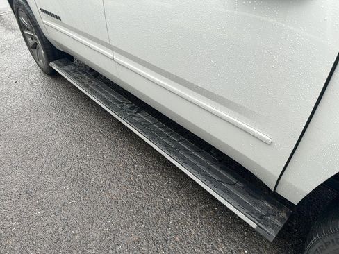 Used 2018 Chevrolet Suburban Premier AWD/4WD image 9