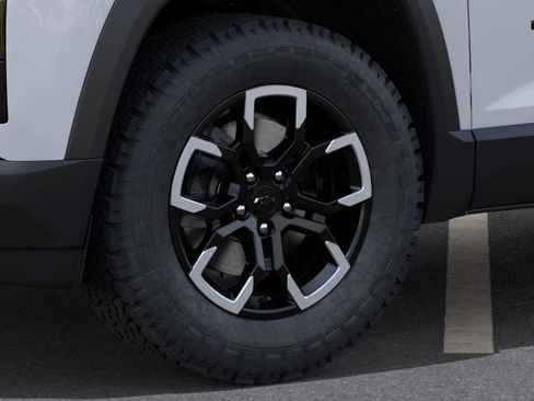 New 2026 Chevrolet Equinox ACTIV w/ LPO, Floor Liner Package image 9