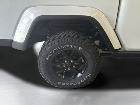 Used 2025 Jeep Gladiator Sport AWD/4WD image 30