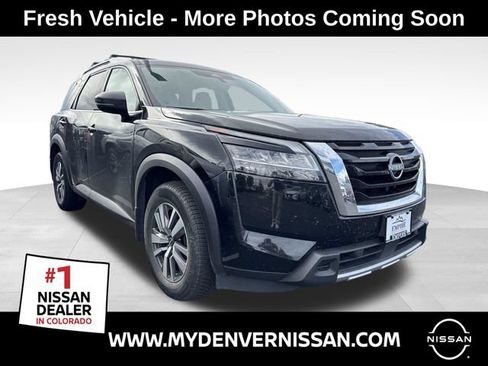 Used 2023 Nissan Pathfinder SL AWD/4WD image 1