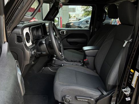 Used 2025 Jeep Wrangler Unlimited Sport AWD/4WD image 10
