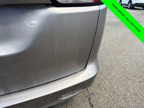 Used 2017 Chrysler Pacifica Touring FWD image 8