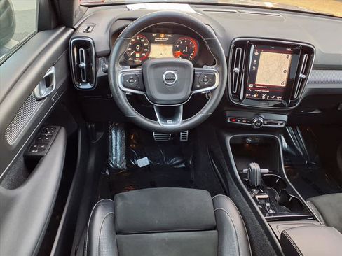 Used 2019 Volvo XC40 T5 R-Design image 8