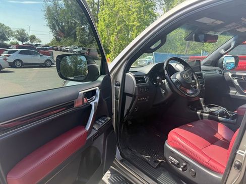 Used 2022 Lexus GX 460 Premium w/ Premium Package AWD/4WD image 8