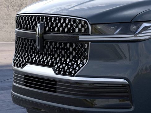 New 2026 Lincoln Navigator Premiere AWD/4WD image 17