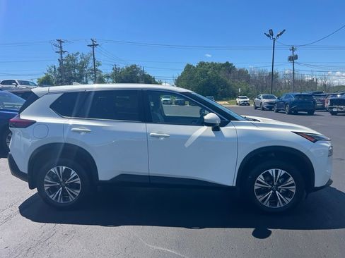 Used 2023 Nissan Rogue SV AWD/4WD image 4