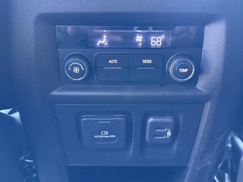 Used 2023 Chevrolet Traverse RS w/ LPO, Floor Liner Package AWD/4WD image 18
