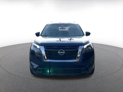 Used 2025 Nissan Pathfinder SV image 4