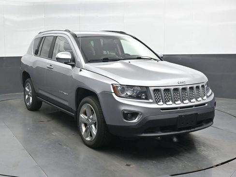 Used 2015 Jeep Compass Limited AWD/4WD image 4
