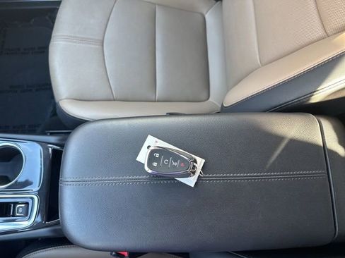 Used 2022 Chevrolet Equinox Premier image 36