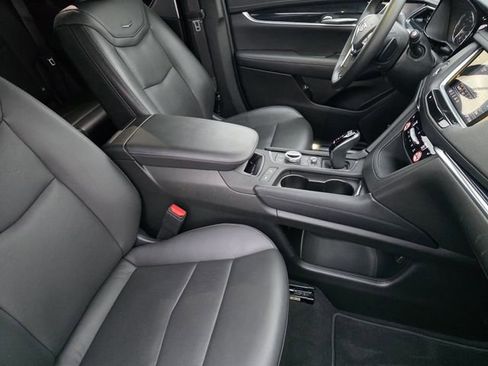 Used 2025 Cadillac XT5 Premium Luxury image 11