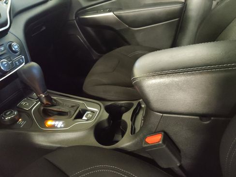 Used 2019 Jeep Cherokee Latitude w/ Popular Appearance Group image 26