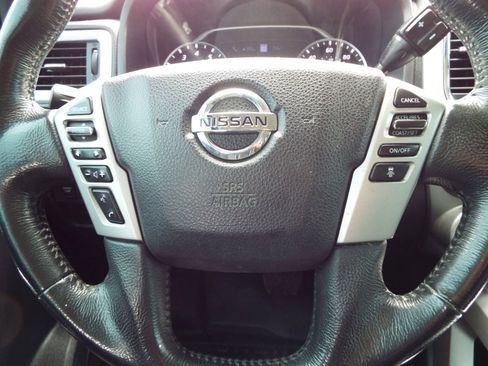 Used 2021 Nissan Titan SV w/ SV Convenience Package AWD/4WD image 12