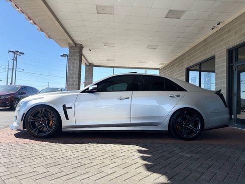 Used 2016 Cadillac CTS V w/ Luxury Package RWD image 7