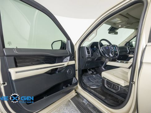 Used 2018 Ford Expedition Platinum AWD/4WD image 9