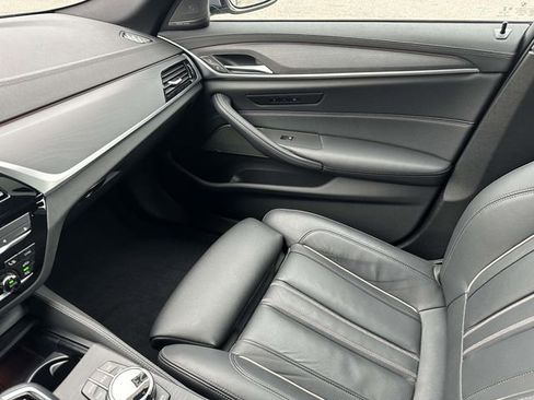 Certified 2023 BMW M550i xDrive w/ Executive Package image 41