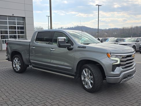 Used 2024 Chevrolet Silverado 1500 High Country w/ High Country Premium Package image 3