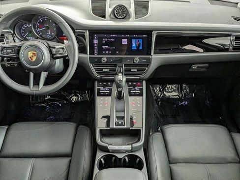 Certified 2025 Porsche Macan AWD/4WD image 19