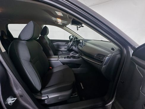 Used 2025 Nissan Rogue S image 29