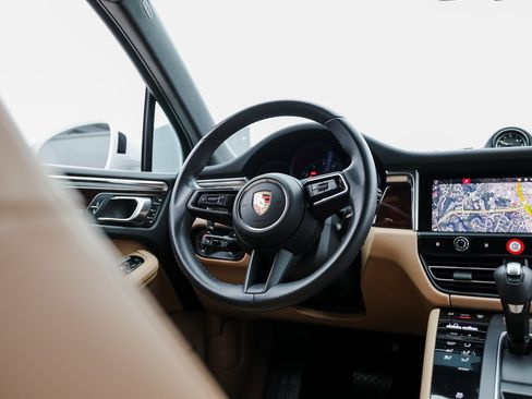 Certified 2023 Porsche Macan image 26
