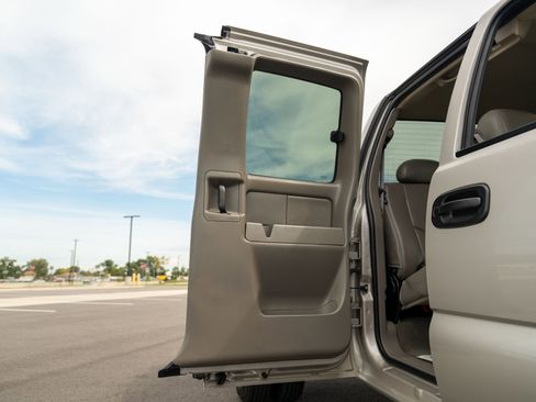 Used 2005 Chevrolet Silverado 3500 LT w/ Heavy-Duty Power Package image 40