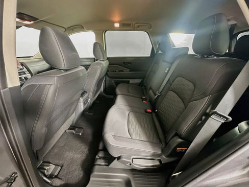 Used 2025 Nissan Pathfinder SV FWD image 27