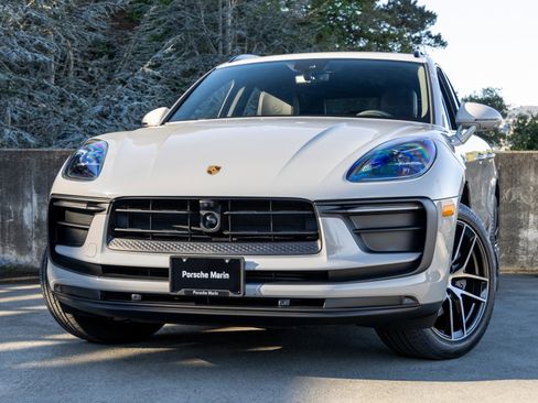 Certified 2024 Porsche Macan image 7