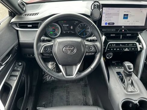 Certified 2023 Toyota Venza XLE AWD/4WD image 18