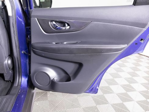 Used 2019 Nissan Rogue SV image 36