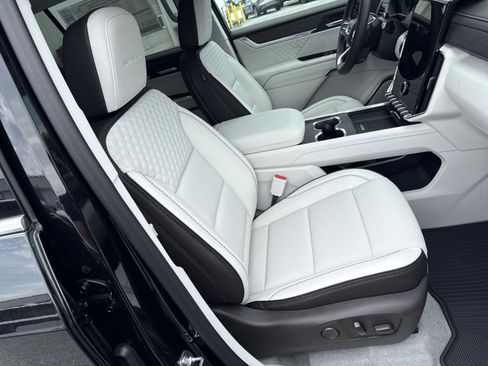 New 2026 GMC Acadia Denali w/ Super Cruise Package AWD/4WD image 23