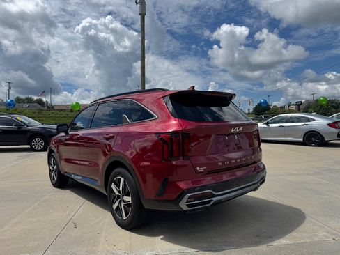 Used 2022 Kia Sorento S w/ Panoramic Sunroof Package FWD image 4