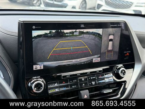 Used 2021 Toyota Highlander Platinum FWD image 16