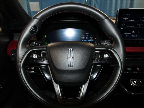 Used 2025 Lincoln Corsair Grand Touring w/ Towing Package AWD/4WD image 12