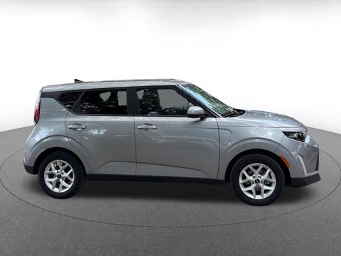 Used 2025 Kia Soul LX w/ LX Technology Package FWD image 8