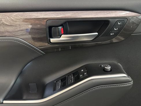 New 2026 Toyota Highlander Limited AWD/4WD image 11