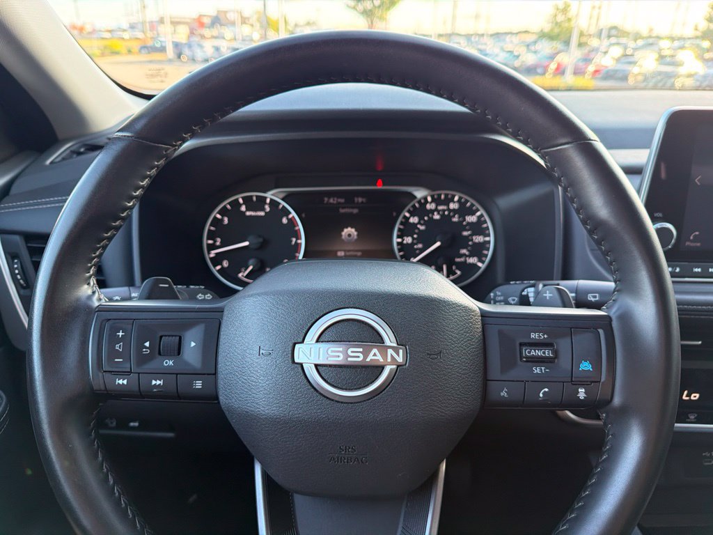 Used 2025 Nissan Rogue SV FWD image 18