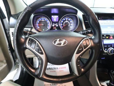 Used 2013 Hyundai Elantra GT w/ Tech Pkg image 19