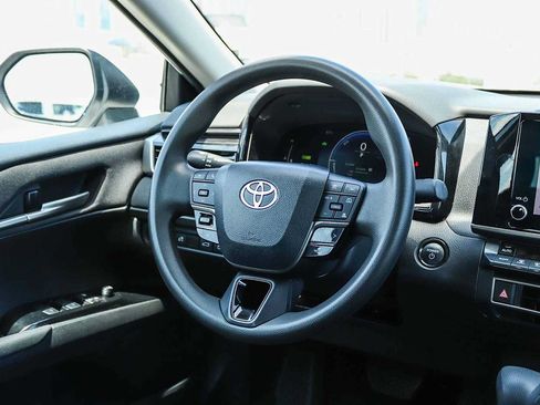 Used 2025 Toyota Camry LE FWD image 15