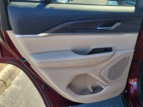 Used 2024 Jeep Grand Cherokee Limited image 11