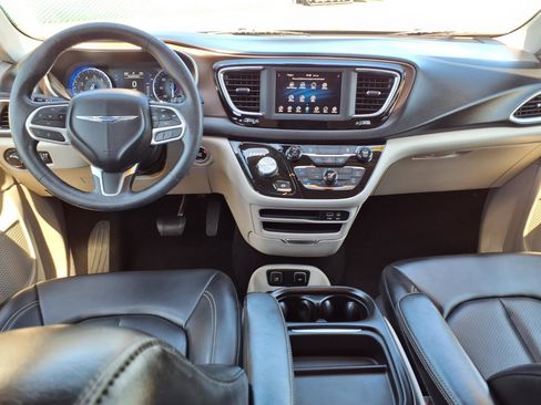 Used 2020 Chrysler Voyager Lxi image 8