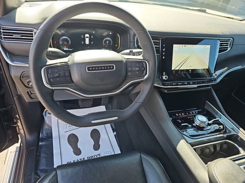 Used 2022 Jeep Wagoneer Series III w/ Premium Group I image 18