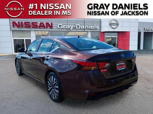 Used 2024 Nissan Altima 2.5 SV FWD image 5