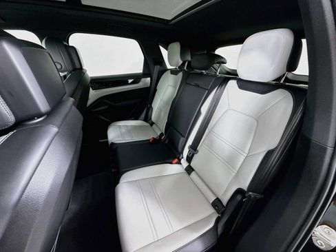 Certified 2025 Porsche Cayenne S AWD/4WD image 23